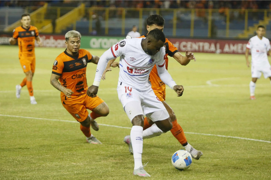 Cronología De Xelajú MC Contra Club Deportivo Águila: La Historia y Rivalidad que Marcó la Copa Centroamericana